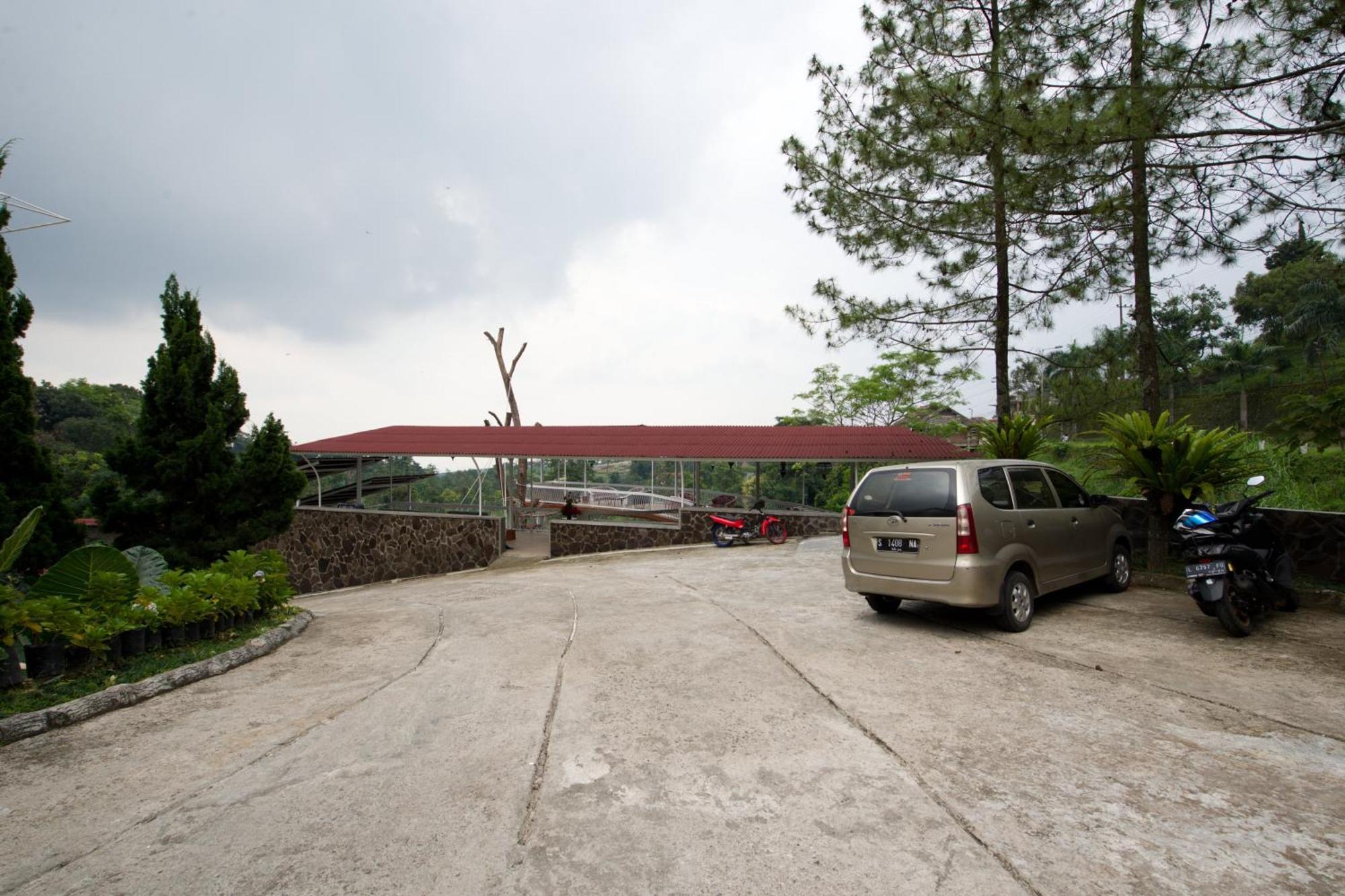 Capital O 3359 Pondok Wisata Jaden Trawas Mojokerto Экстерьер фото